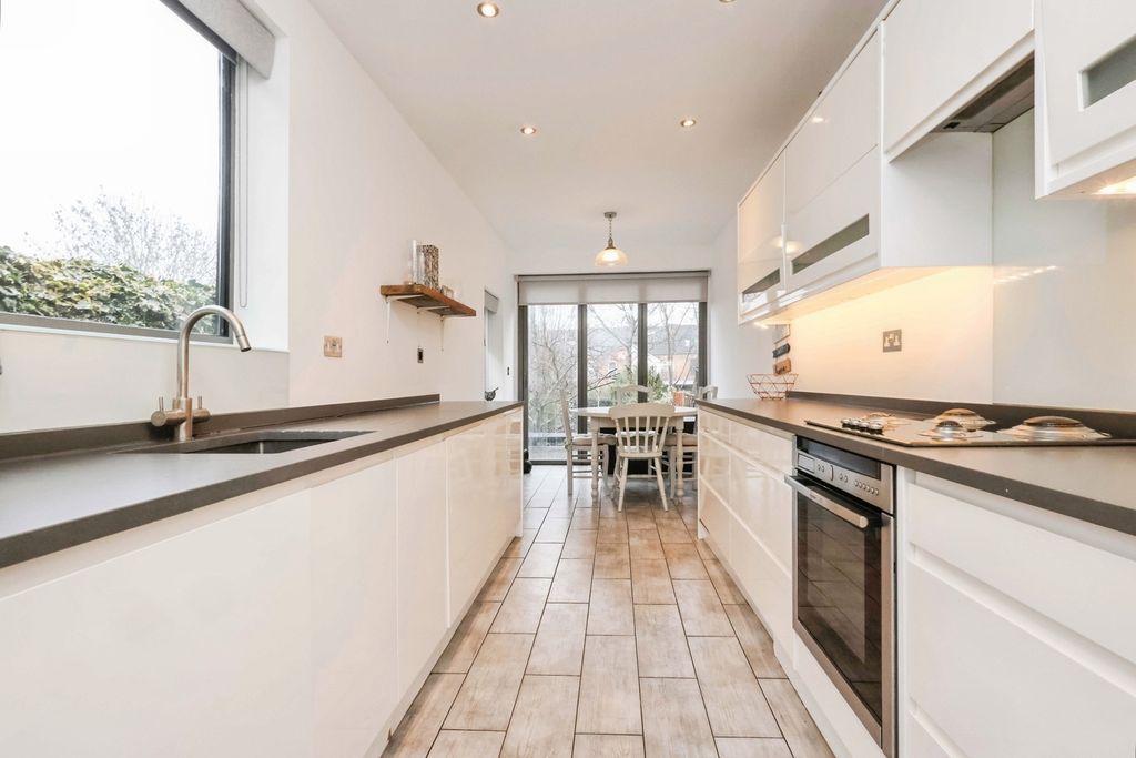 Property photo 3 of 26 Kitchen Diner