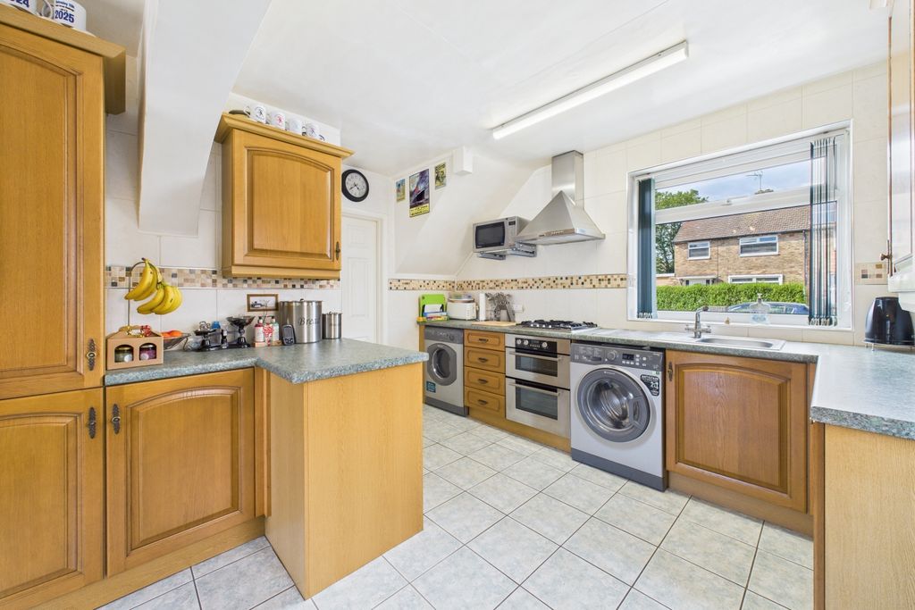 Property photo 3 of 13 Cam03162G0-Pr0303-Still010