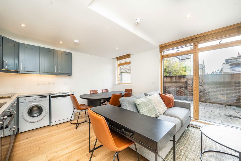 Property photo 2 of 8