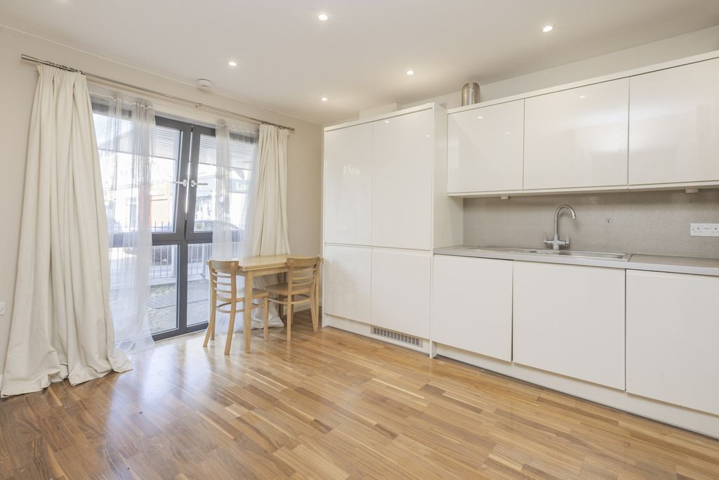 Property photo 2 of 10 1
