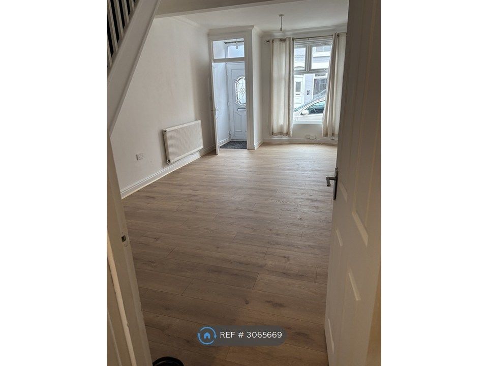 Property photo 2 of 14 Living/Dining Room