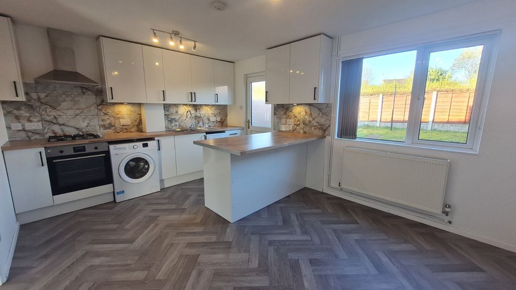 Property photo 2 of 15 Picture No. 11