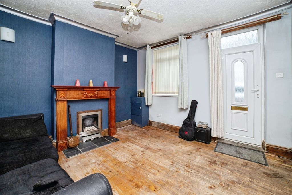 Property photo 3 of 17