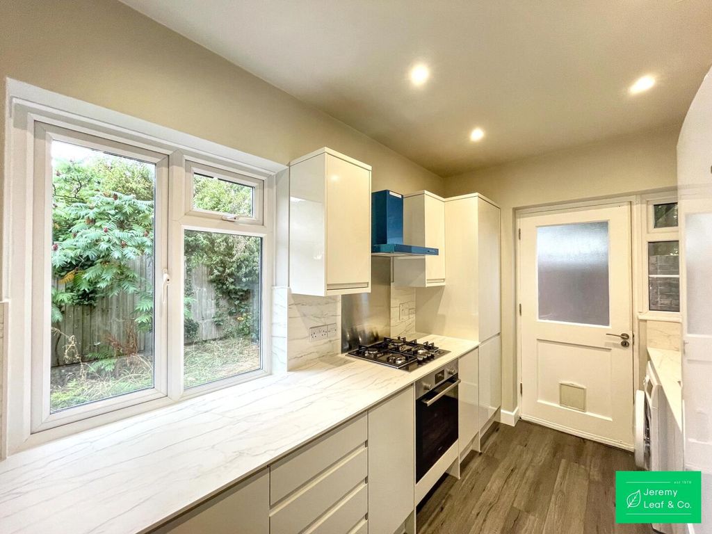 Property photo 3 of 7 Kitchen