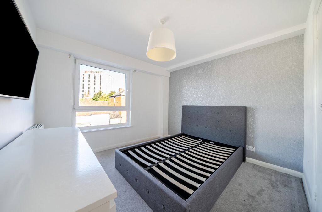 Property photo 3 of 12 1521035-28-1A0855...