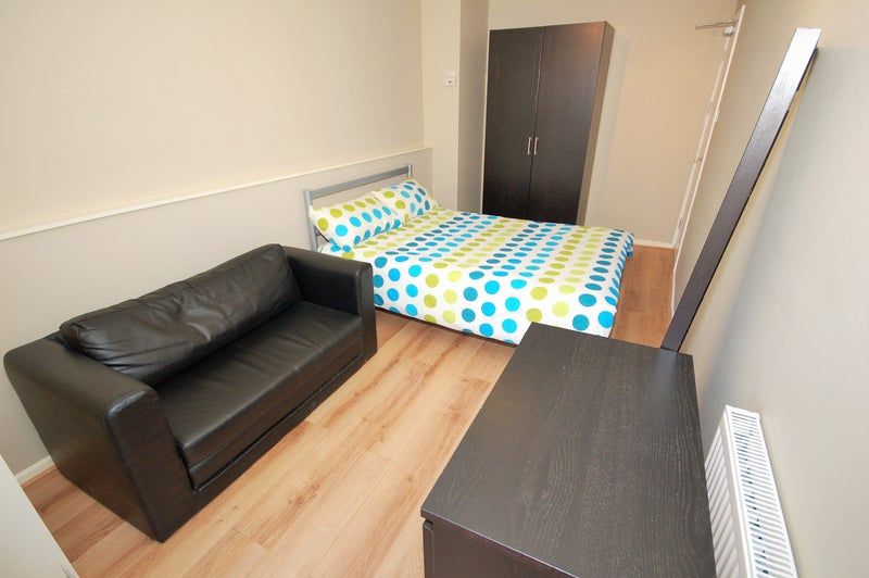 Property photo 3 of 9 Room 3 - £950 Available From 27/04/2026