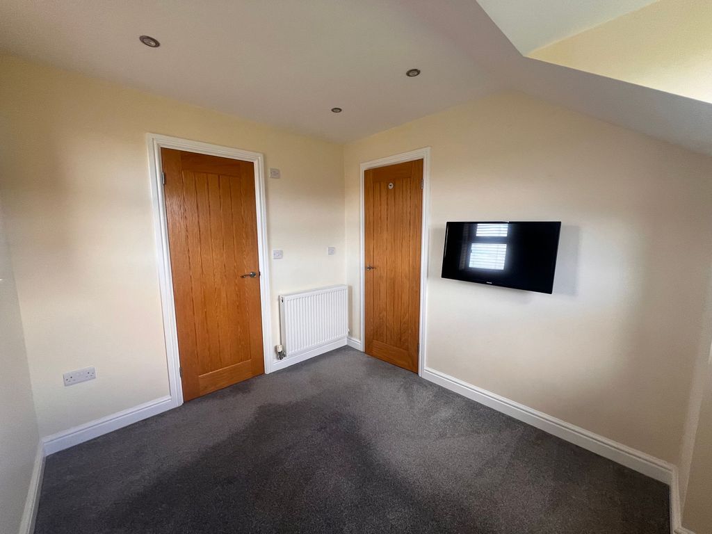 Property photo 3 of 34