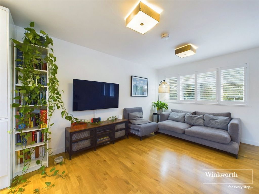 Property photo 1 of 10 Lounge