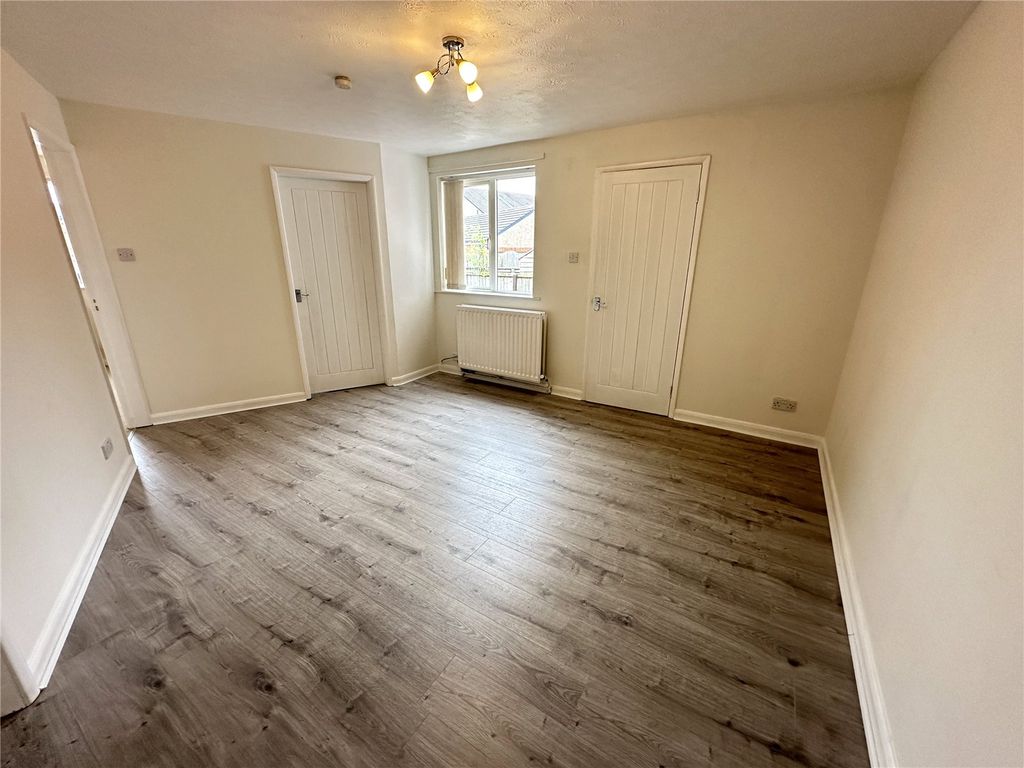 Property photo 2 of 8 Picture No. 24