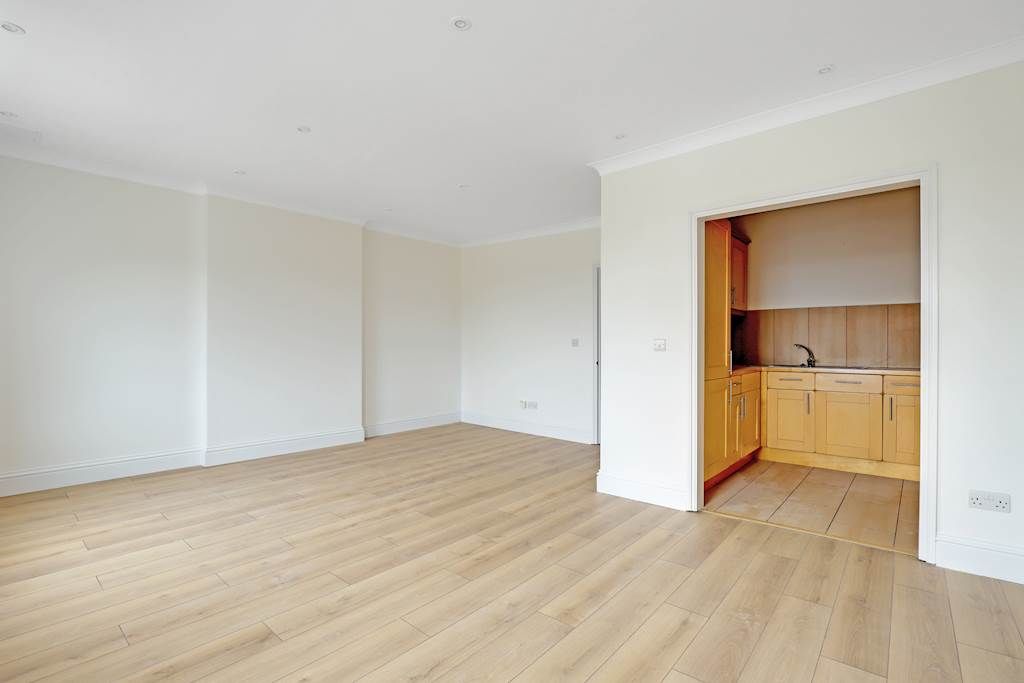 Property photo 3 of 9 11-75E7Jhhgll - Flat 7, 15 Landsdowne Close - 8-Sm