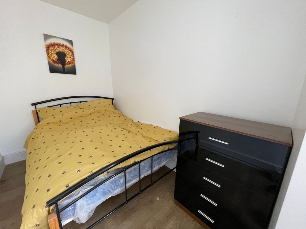 Property photo 2 of 5 Bedroom 1