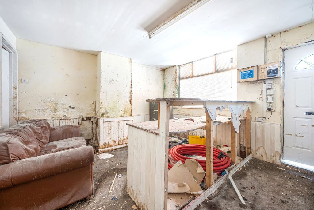 Property photo 2 of 4