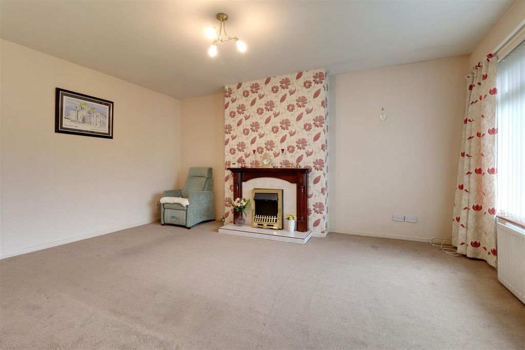 Property photo 2 of 13 Lounge