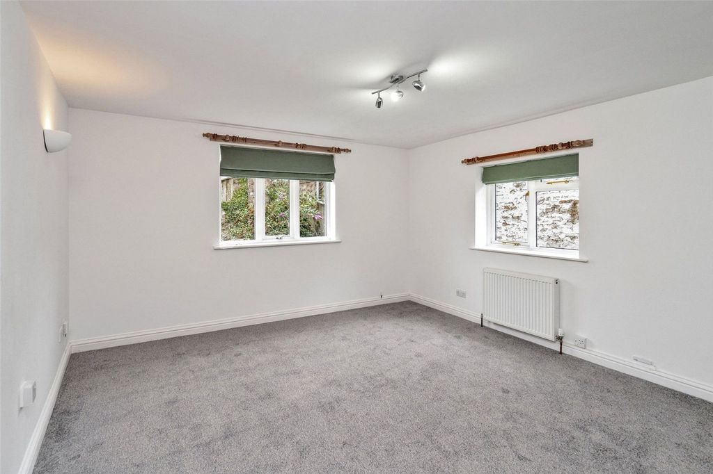 Property photo 2 of 24 Sitting Room