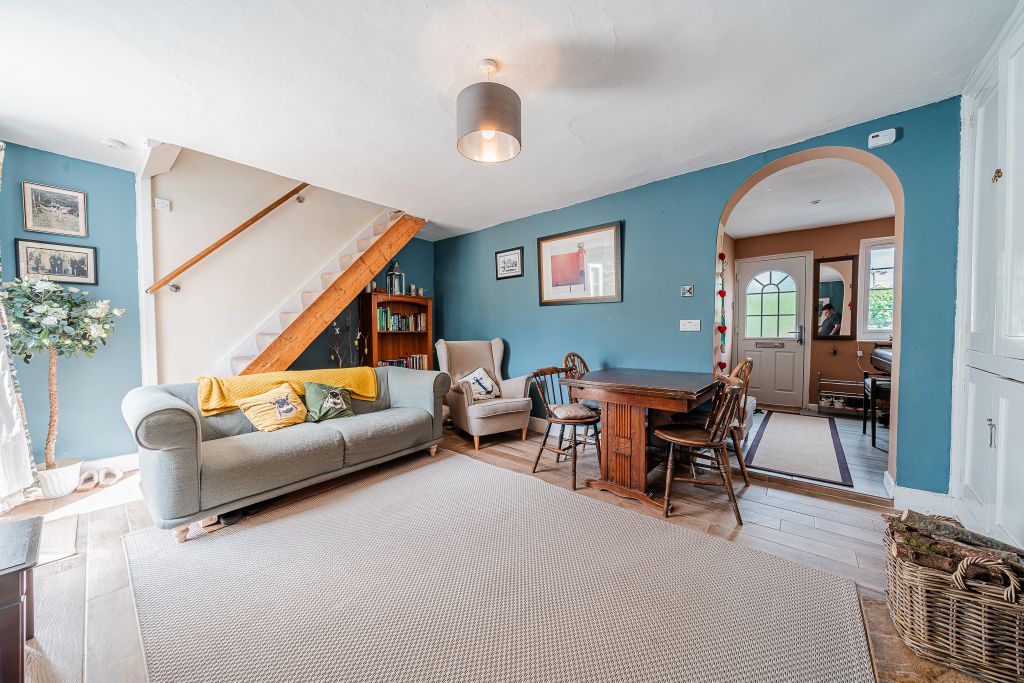 Property photo 2 of 31