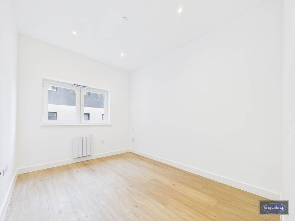 Property photo 2 of 6 Bedroom1