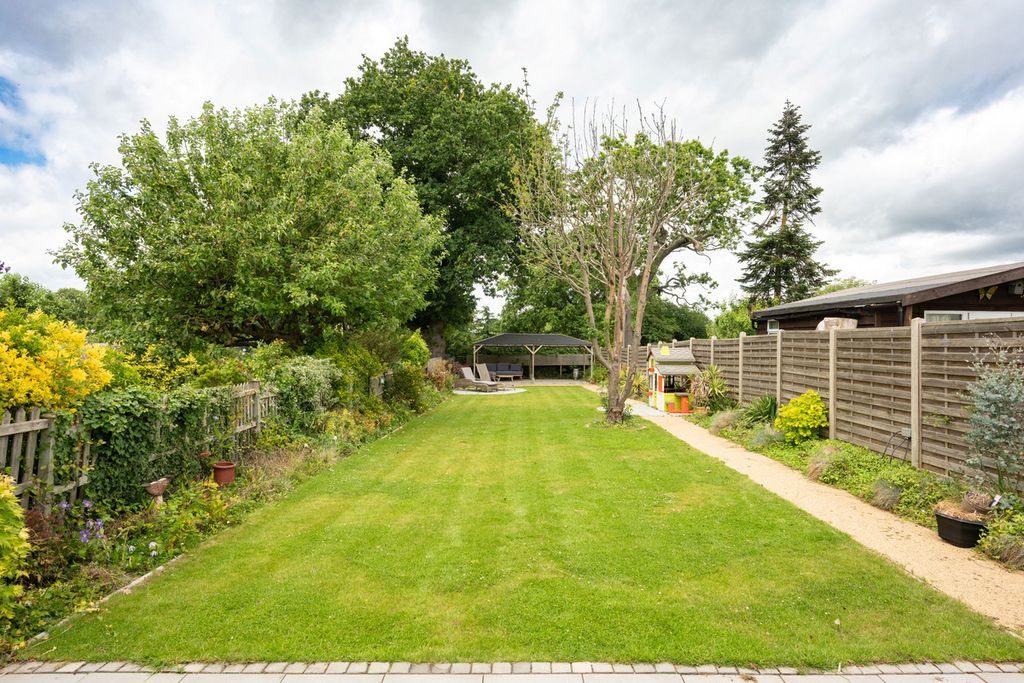 Property photo 2 of 31