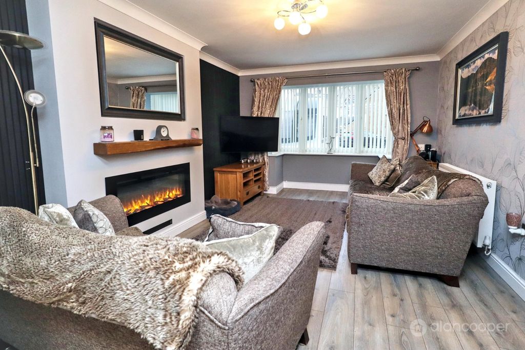 Property photo 3 of 33 4817855