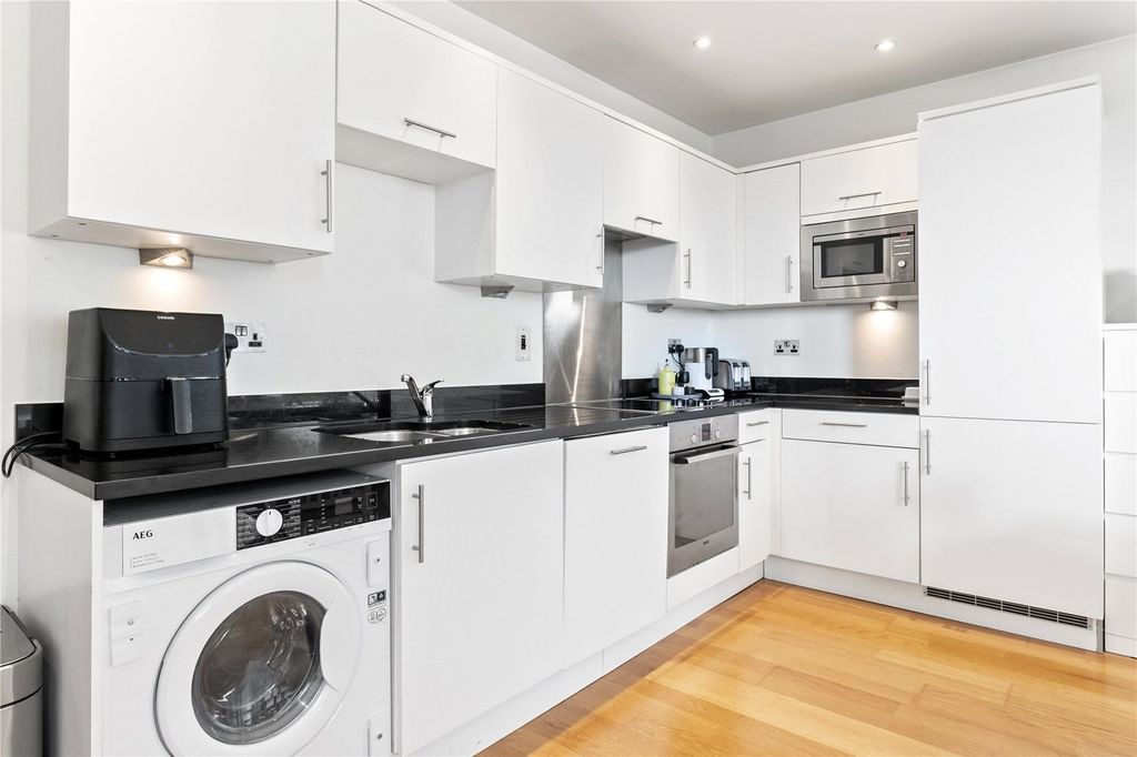 Property photo 2 of 9 Kitchen