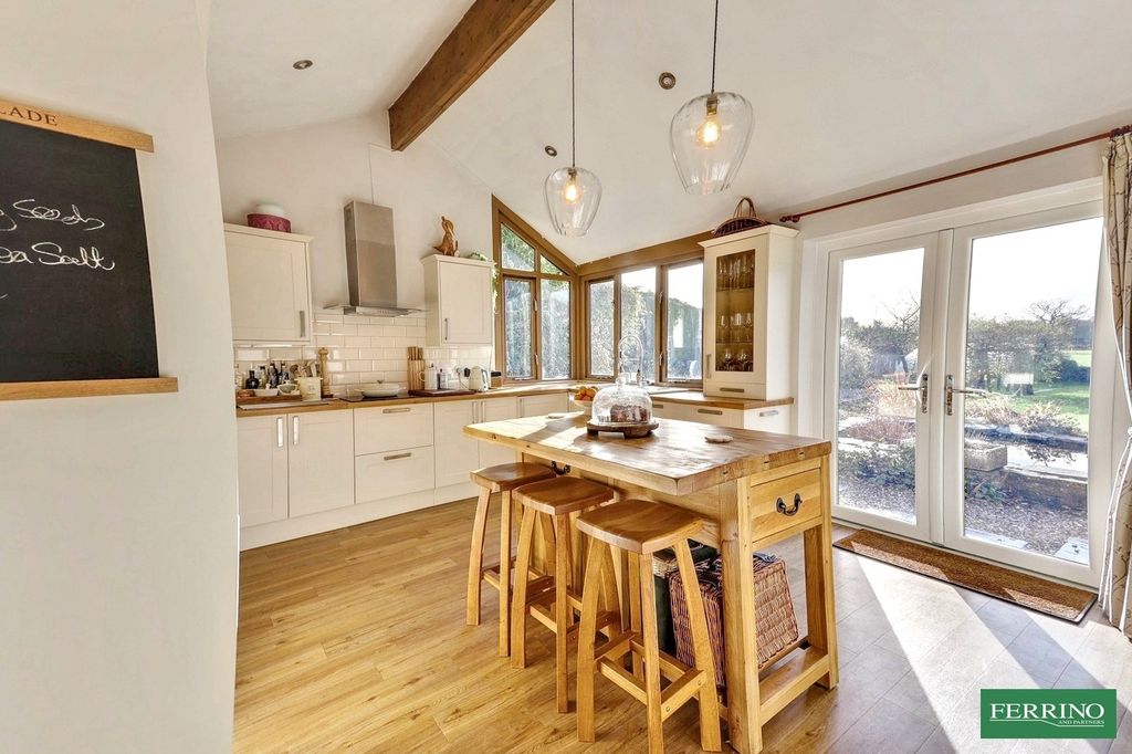 Property photo 3 of 31 Kitchen Breakfast Room