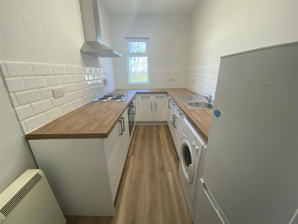 Property photo 2 of 8 Kitchen