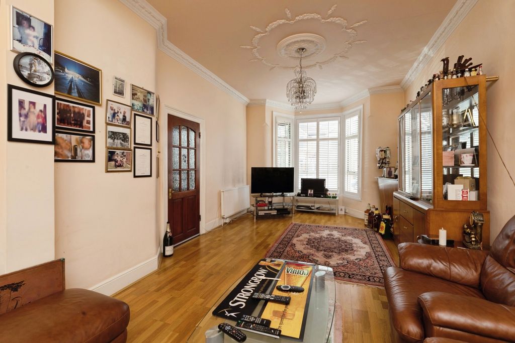 Property photo 2 of 18 Photo