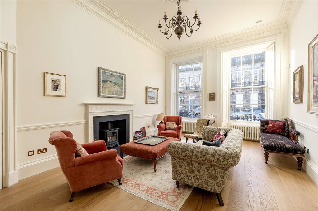 Property photo 3 of 22 Sitting Room