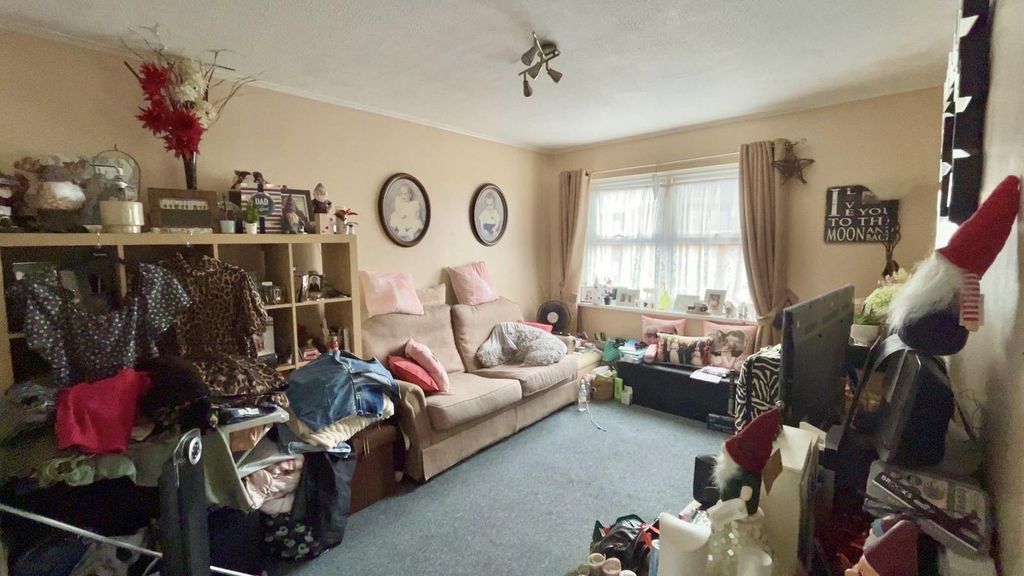 Property photo 2 of 10 ce4F2c83-Fcf6-47B3-87c6-E84F86E74F76.Jpeg