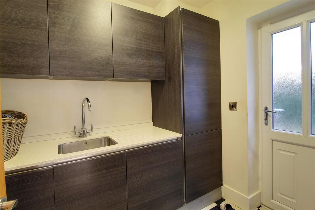 Additional image 26 of 5 bed detached house for salePeplins Way, Brookmans Park AL9