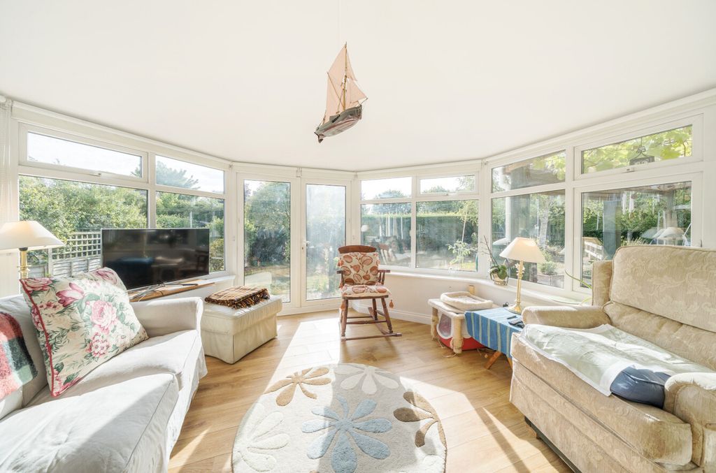 Property photo 3 of 33 1319439-17-686829...