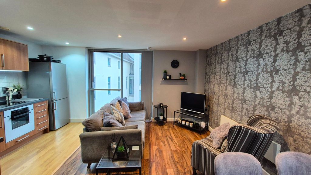 Property photo 2 of 8