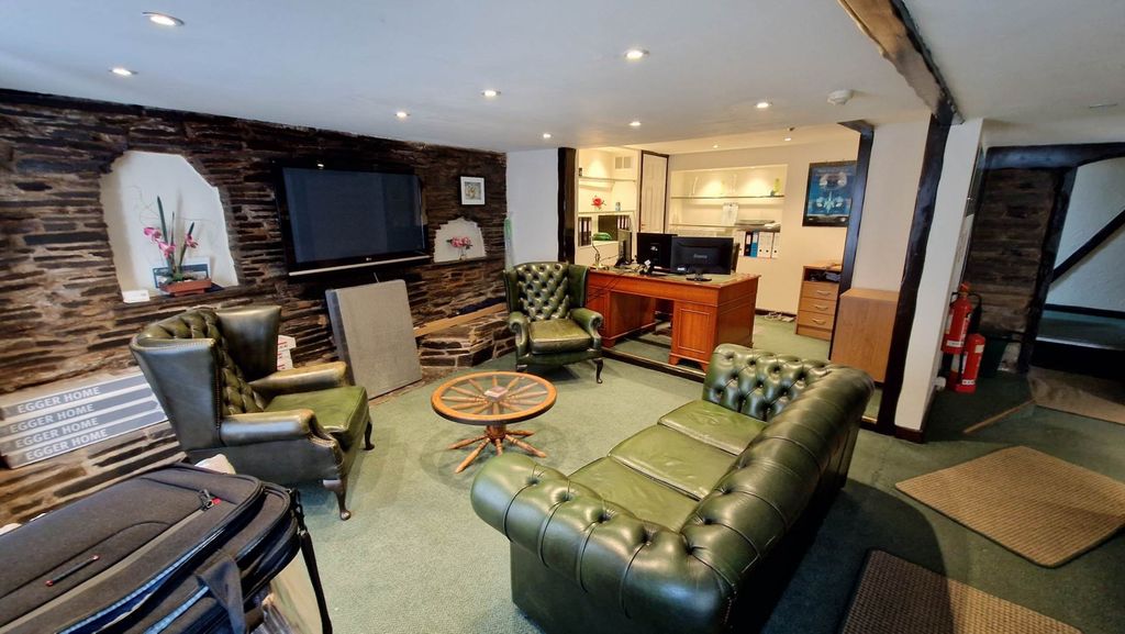 Property photo 2 of 33