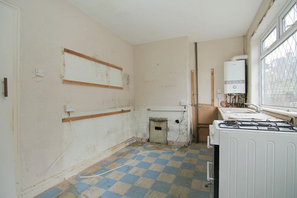 Property photo 3 of 12 Dining Kitchen