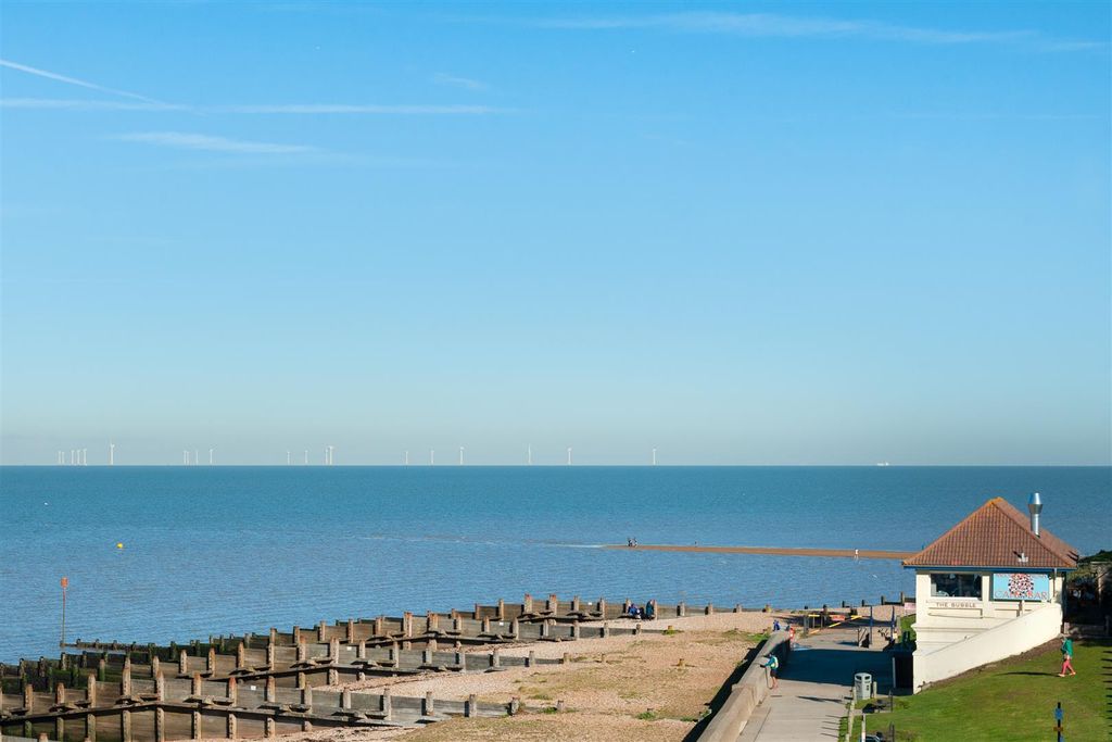 Property photo 3 of 13 Tower Parade, Whitstable