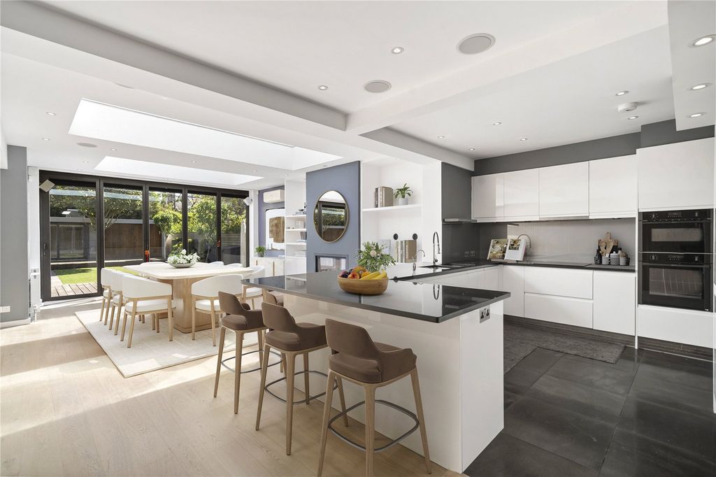 Property photo 2 of 17 Kitchen/Dining Room
