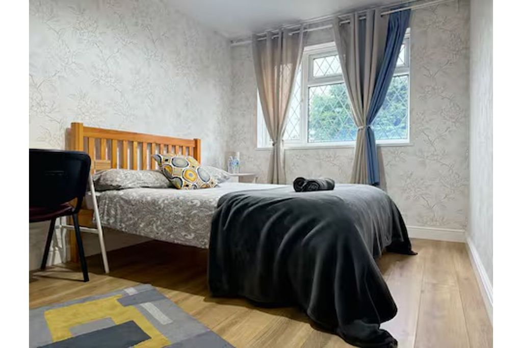 Property photo 2 of 8 Bedroom