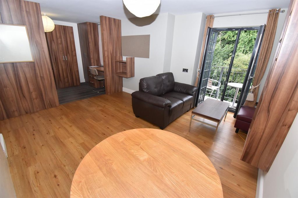 Property photo 2 of 8