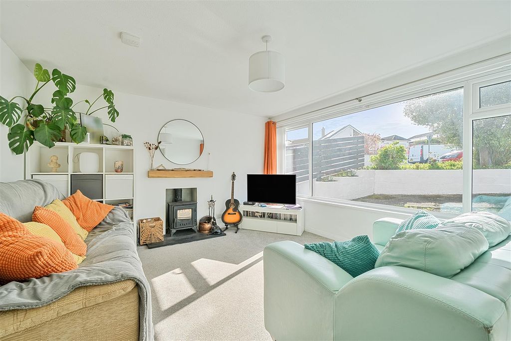 Property photo 2 of 15 Cleeve Sitting Room.Jpg