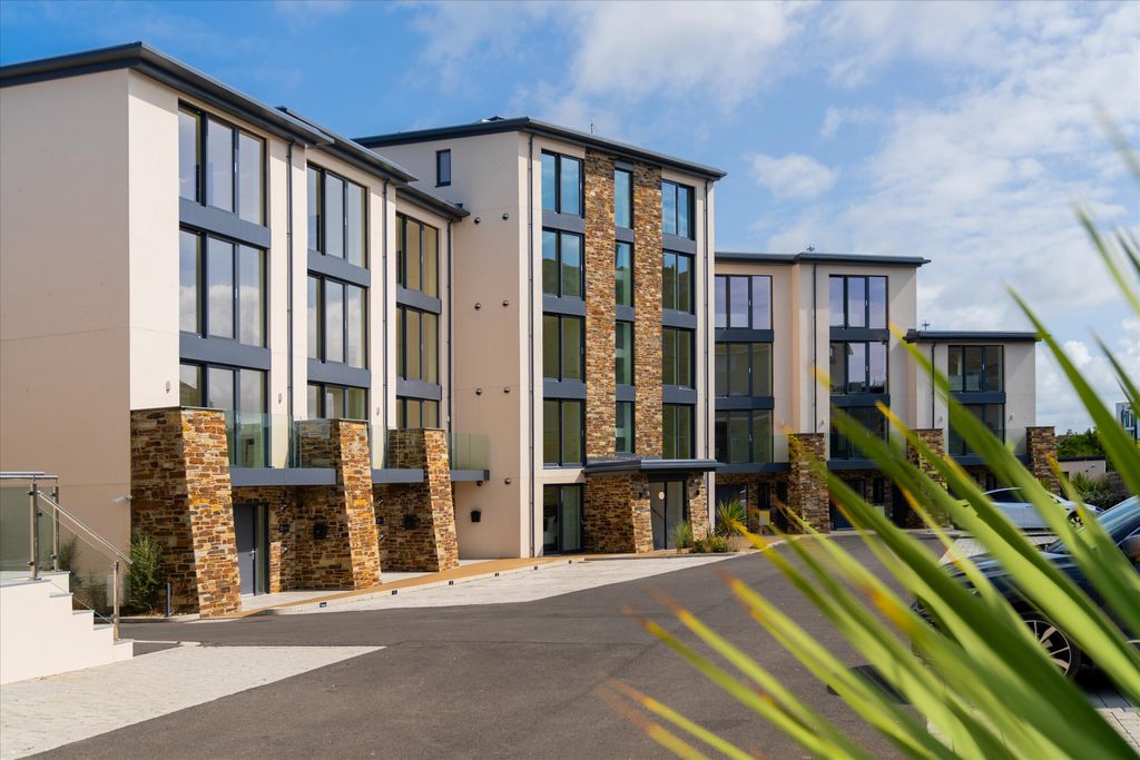 Property photo 3 of 24 Image