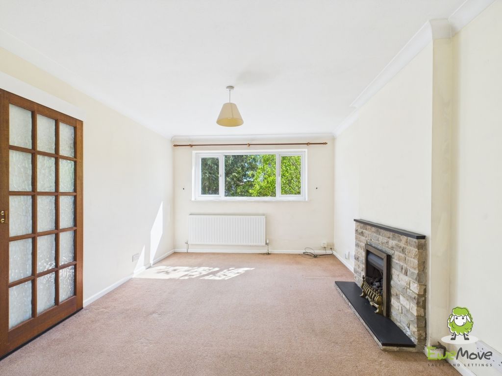 Property photo 3 of 22 Ewemove Basingstoke Estate Agents Chandler Road