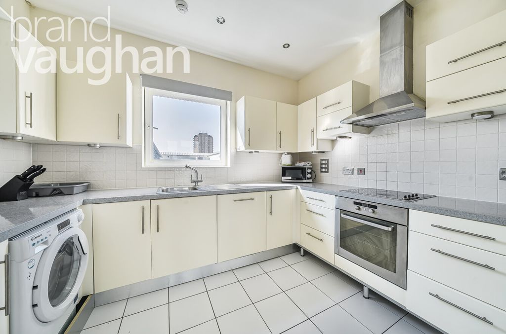 Property photo 3 of 13 Kitchen