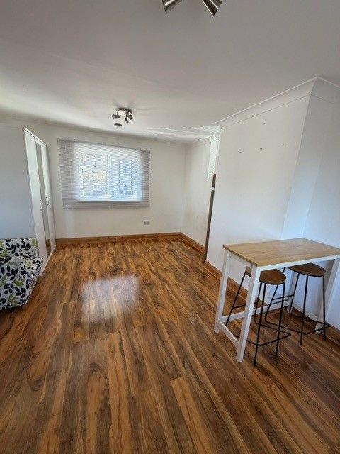 Property photo 1 of 5 Bedroom