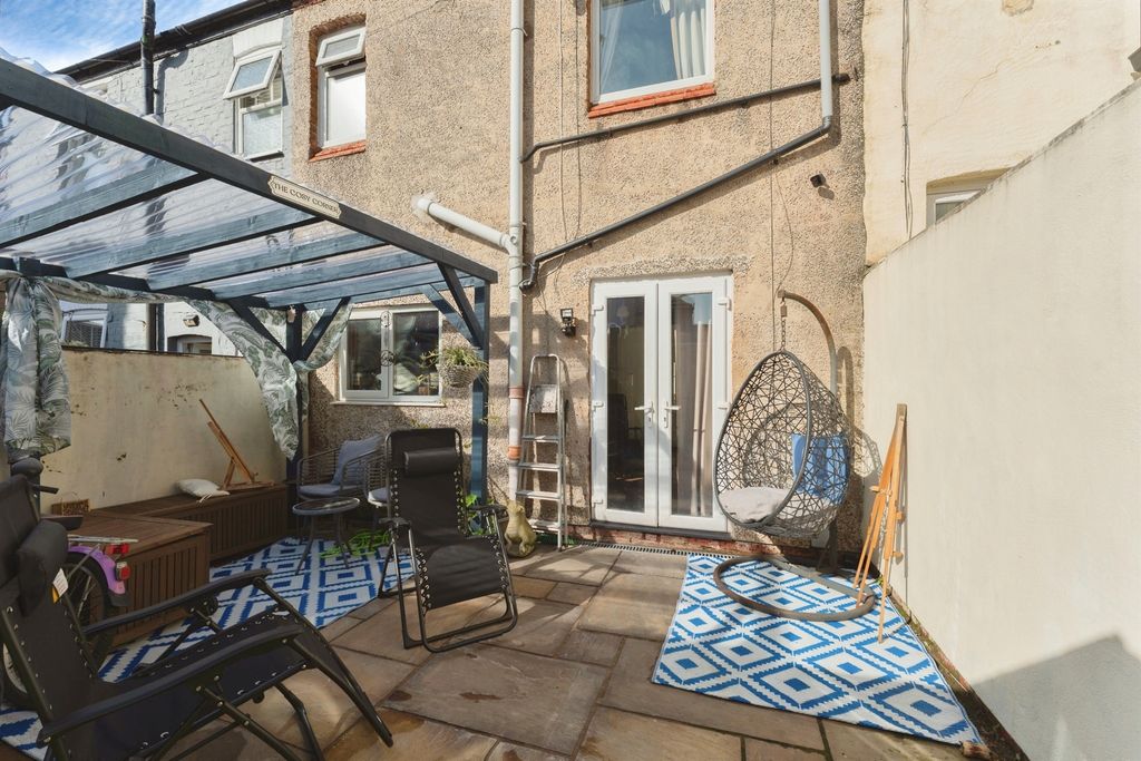 Property photo 2 of 20