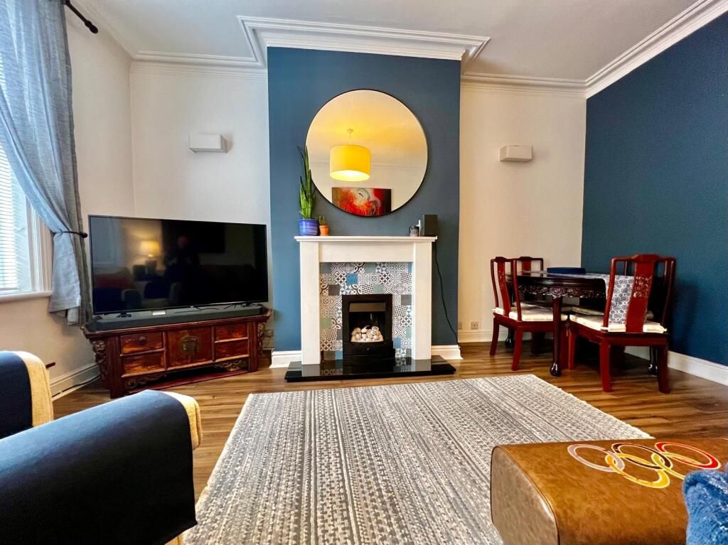 Property photo 1 of 12 Call Us To View This 4 Bedroom In Addlestone, Kt15