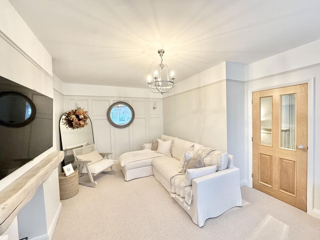 Property photo 3 of 26 Snug