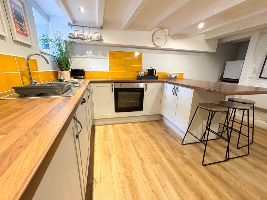 Property photo 3 of 31 Barras Square Ewemove Staithes