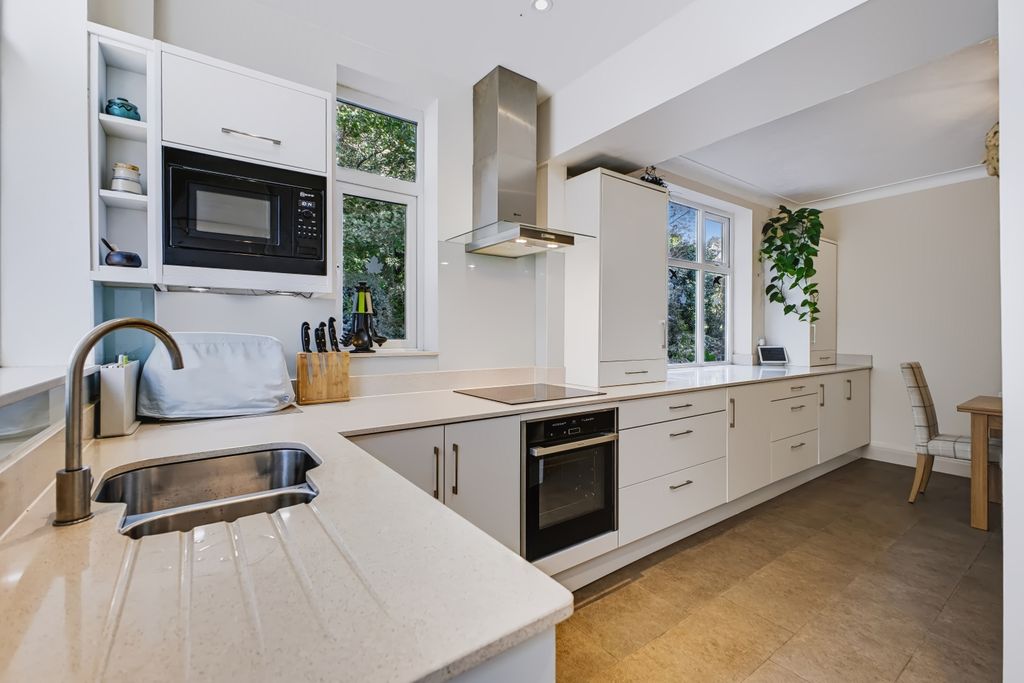 Property photo 2 of 28 Kitchen Diner