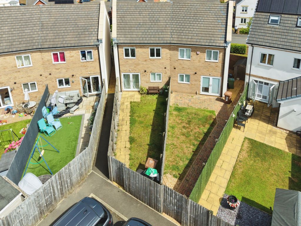 Property photo 2 of 32