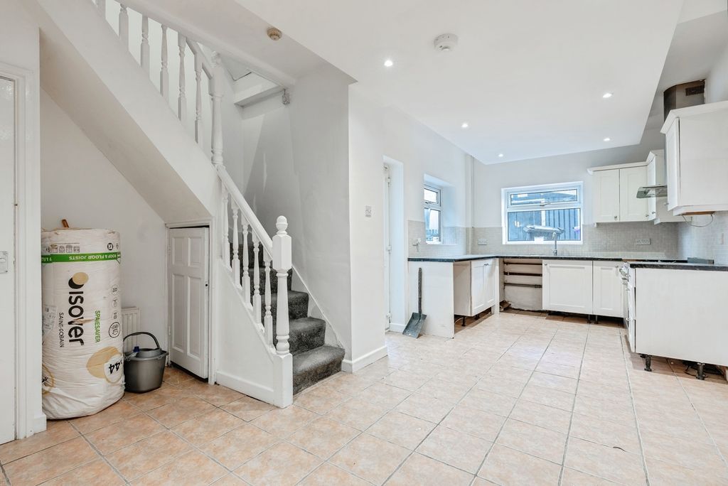 Property photo 3 of 18 Pbox-Img.Jpg