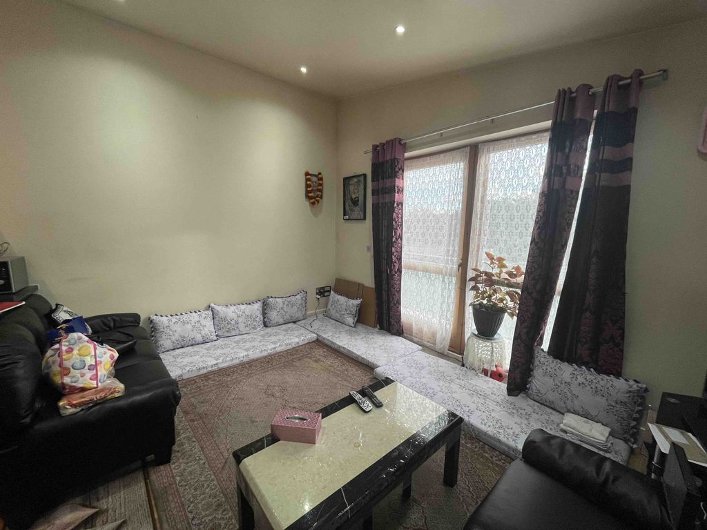 Property photo 1 of 6 2 Bed Flat To Rent High Street, Harlington Ub3
